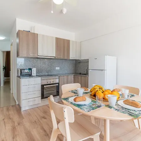 Charming Seaside And Terasse In Playa Paraiso Apartament