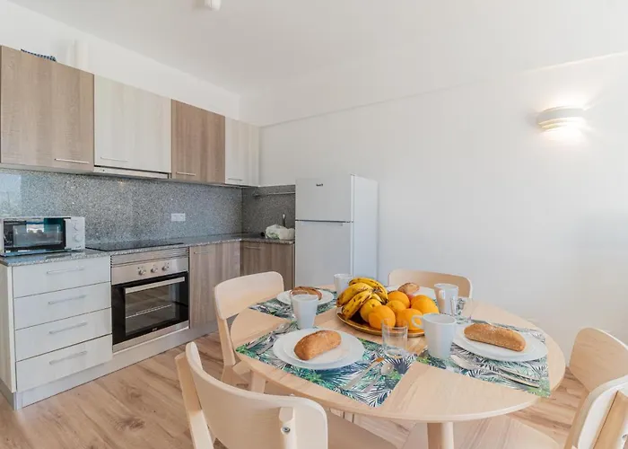 Charming Seaside And Terasse In Playa Paraiso Apartment